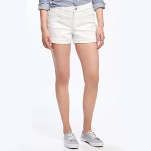 Old Navy Clean-Slate White Boyfriend Shorts in size 6 regular